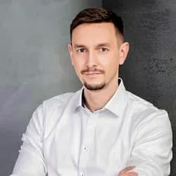 Dr. Guld Ádám