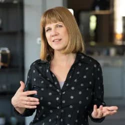 Szvetelszky Zsuzsanna
